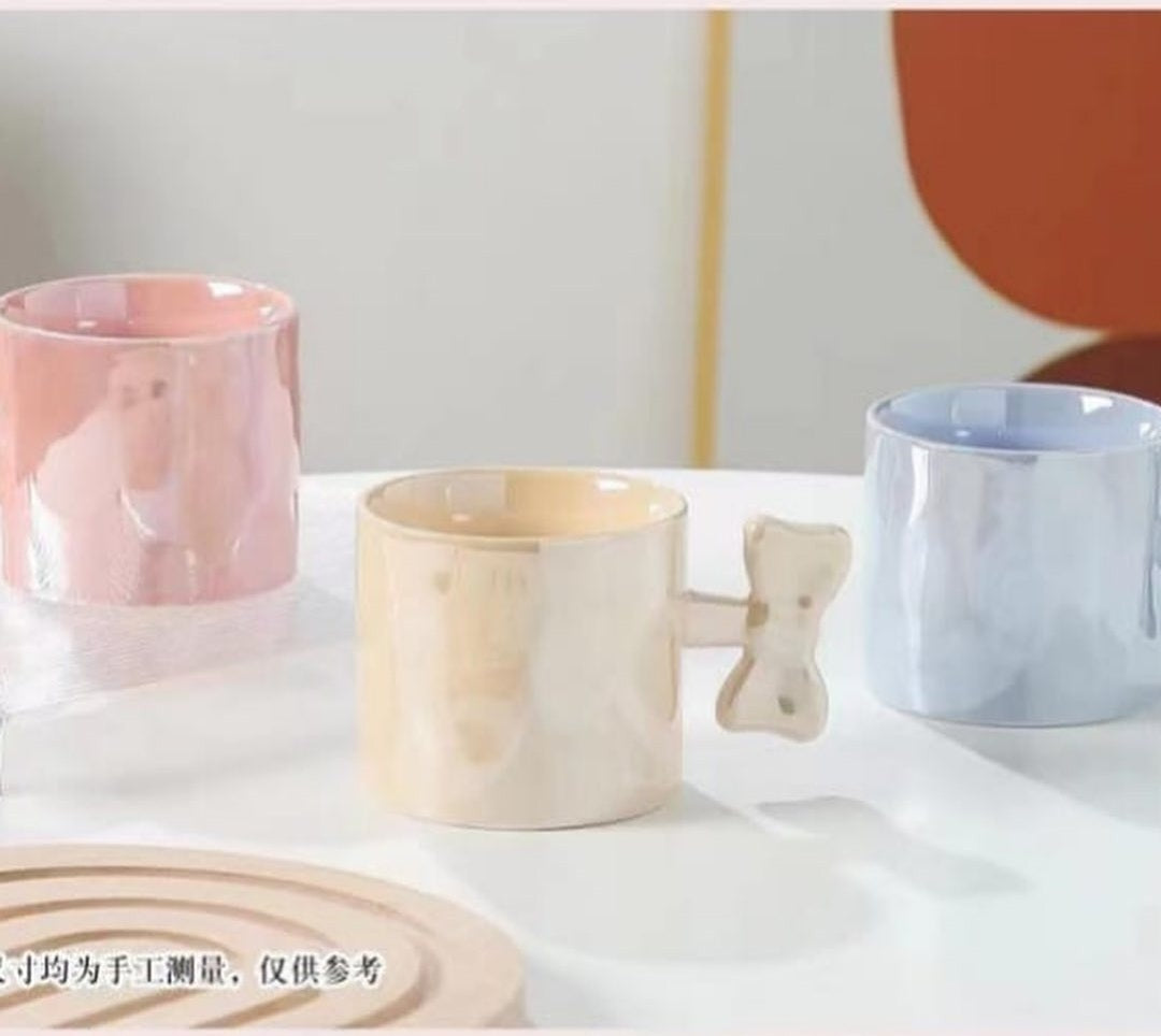 Bow handed mug