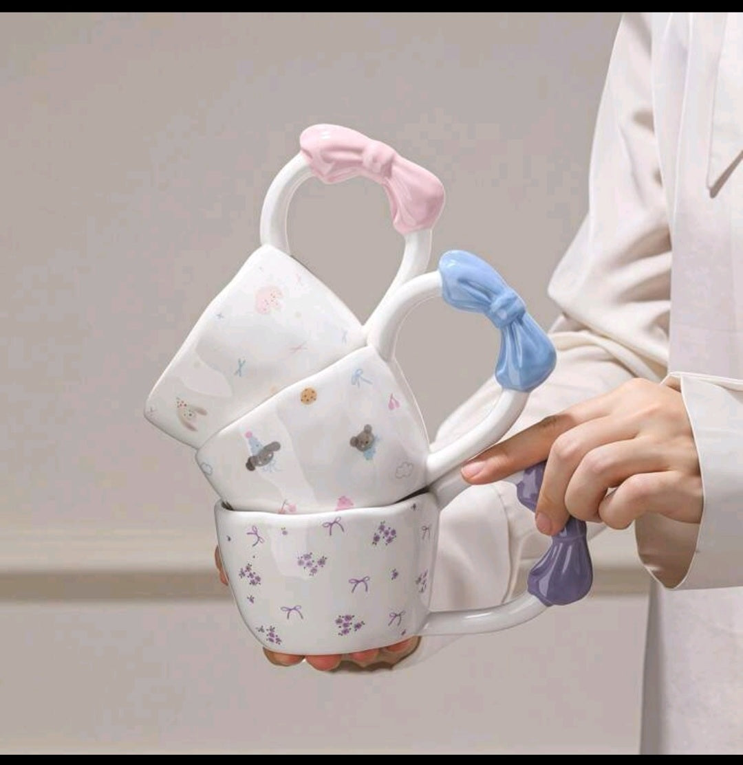 Bow handed mug