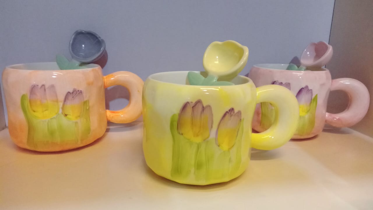 Tulip flower mug with spoon