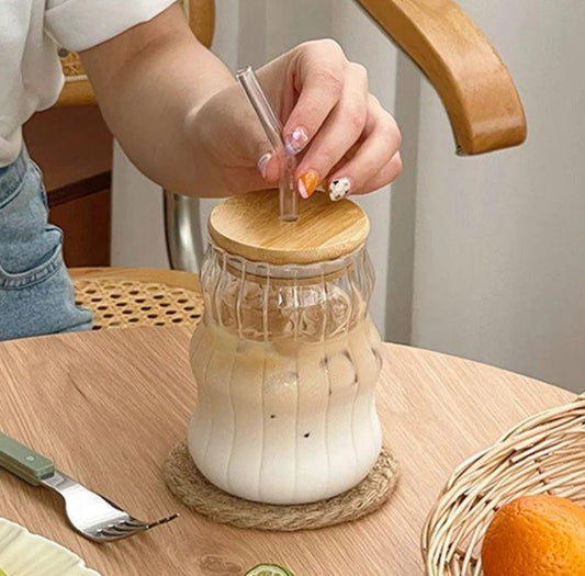 Ice coffee mug with bamboo lid and glass straw