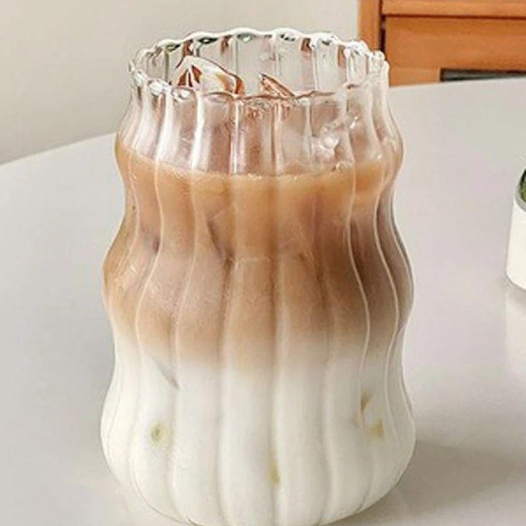 Ice coffee mug with bamboo lid and glass straw